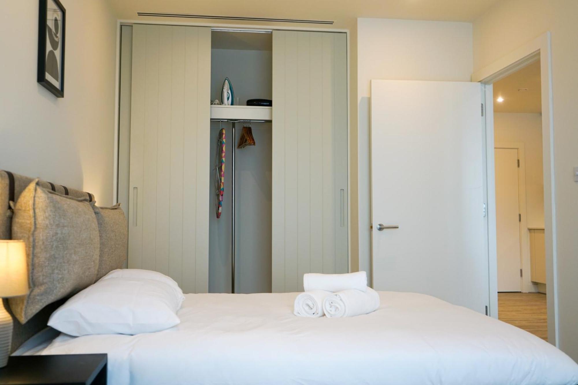 One And Two Bedroom At Coppermaker Square In Lively Stratford Appart hôtel