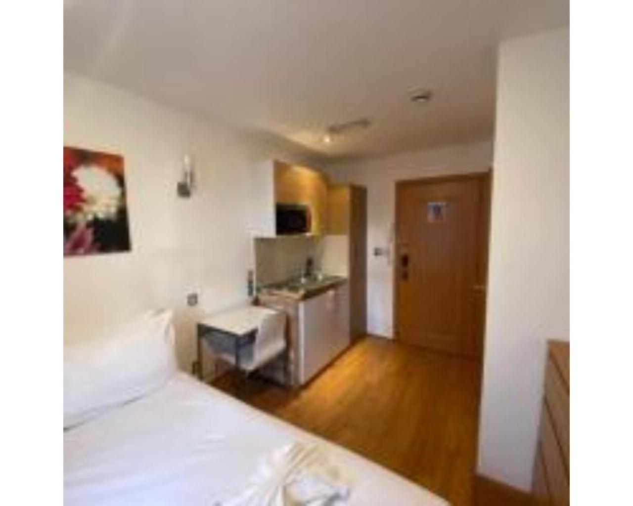 80 Inverness Terrace *
