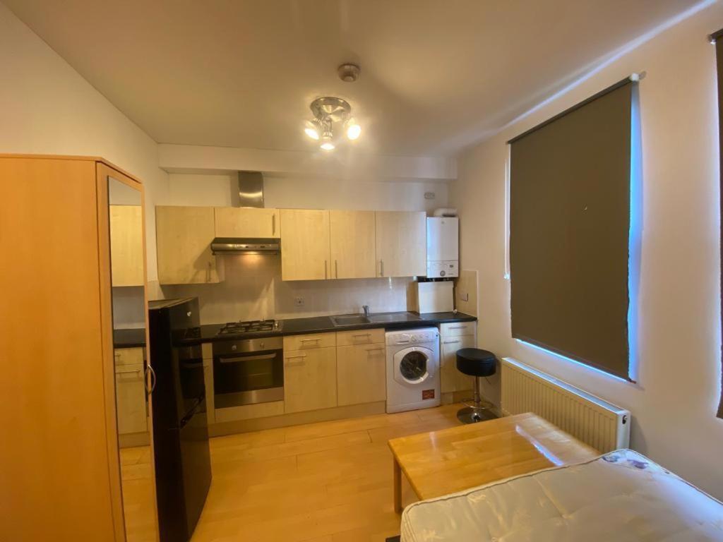 Golders Way Hostel *