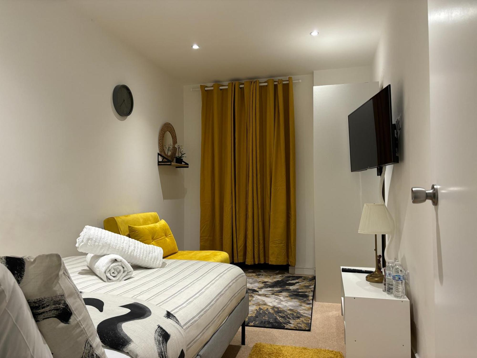Double With Shares Bathroom Habitación en casa particular Londres