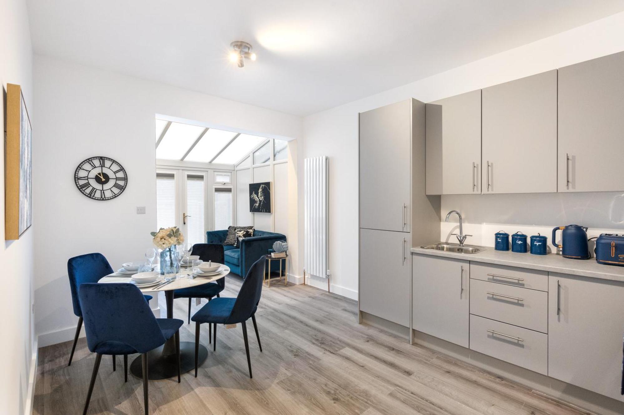Modern 2 Bedroom 3 Min Walk To Tube Station Appartement Londen
