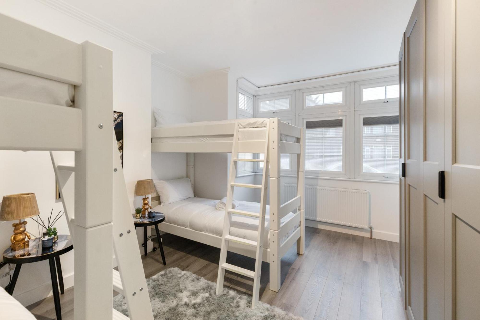 Modern 2 Bedroom 3 Min Walk To Tube Station Appartement Londen