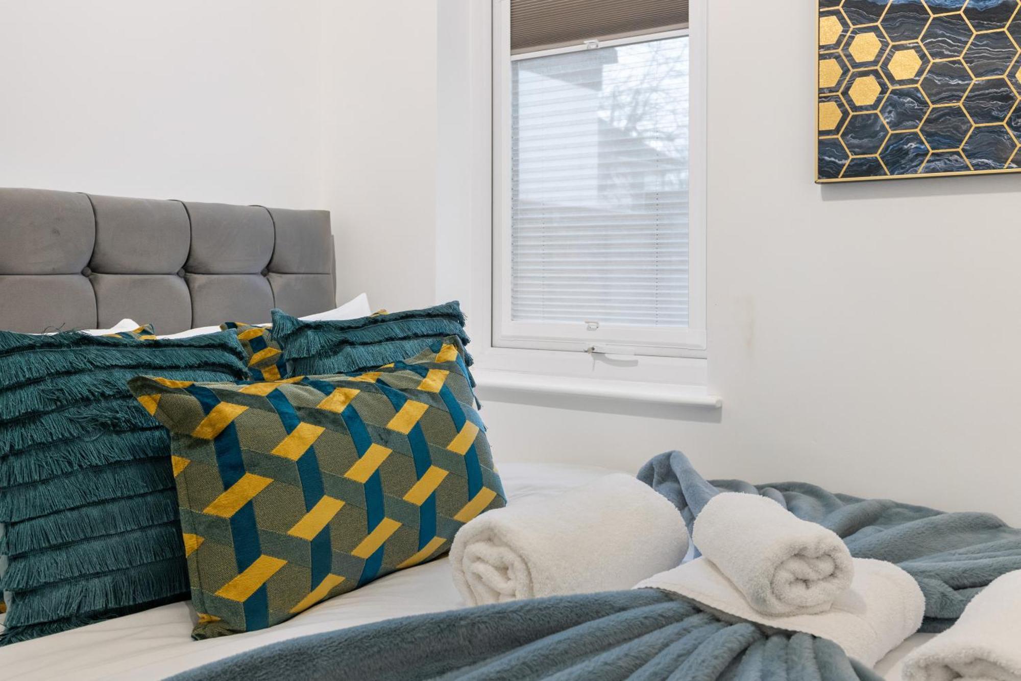 Appartement Modern 2 Bedroom 3 Min Walk To Tube Station Londen