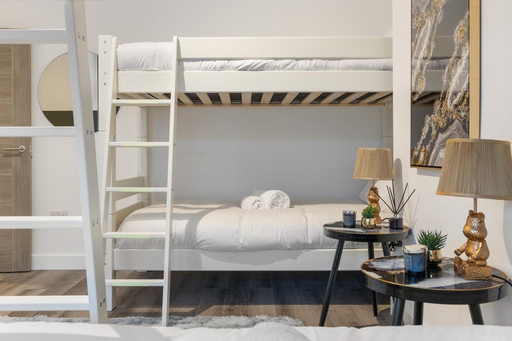 Modern 2 Bedroom 3 Min Walk To Tube Station * Londen