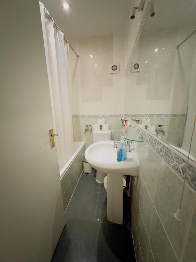Bright Budget Studio In Londres