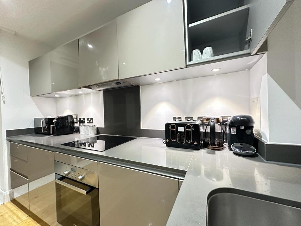 Luxury 2 Bedroom Penthouse Near Appartement *