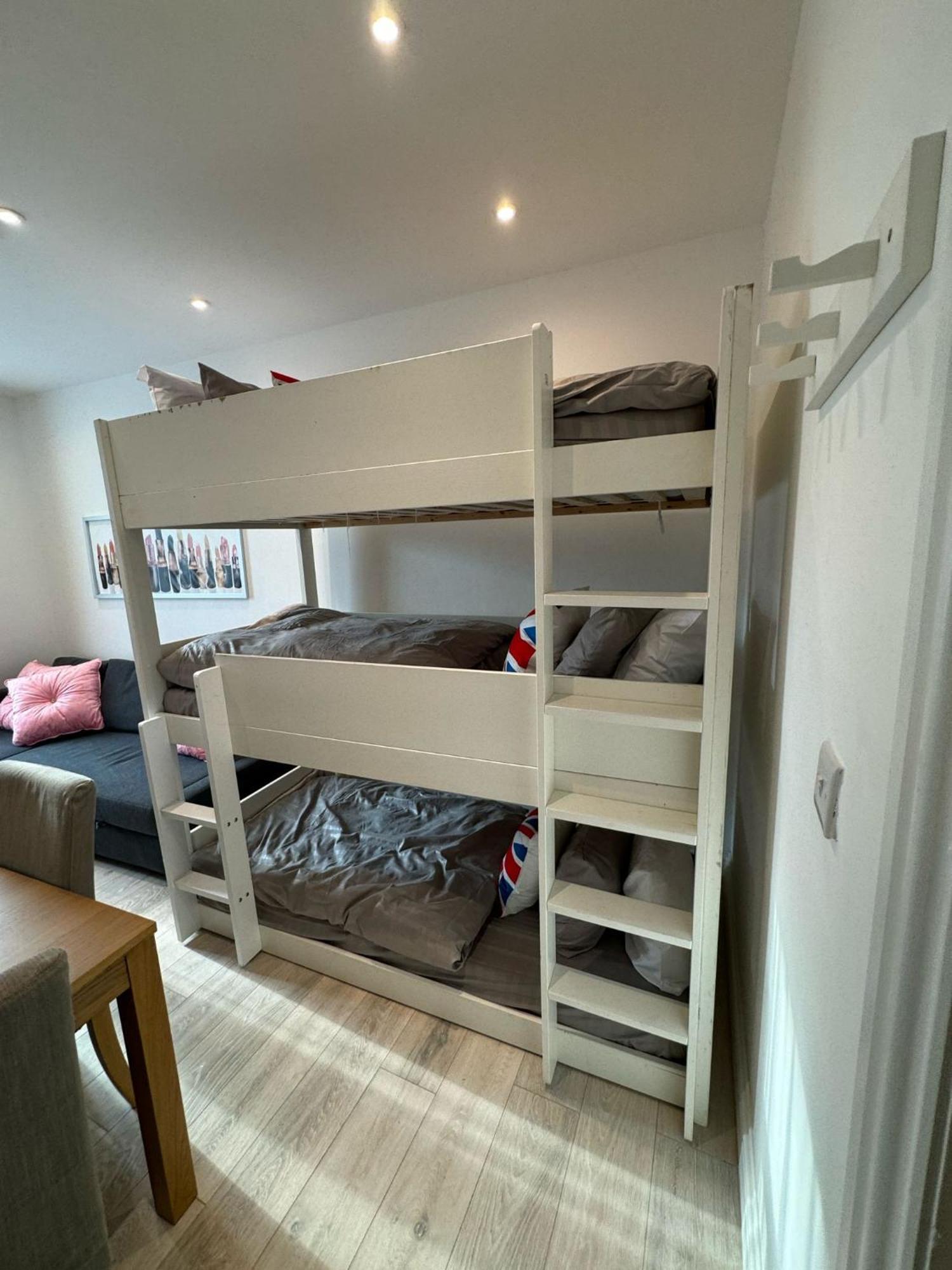 Flat B, In Earlsfield *