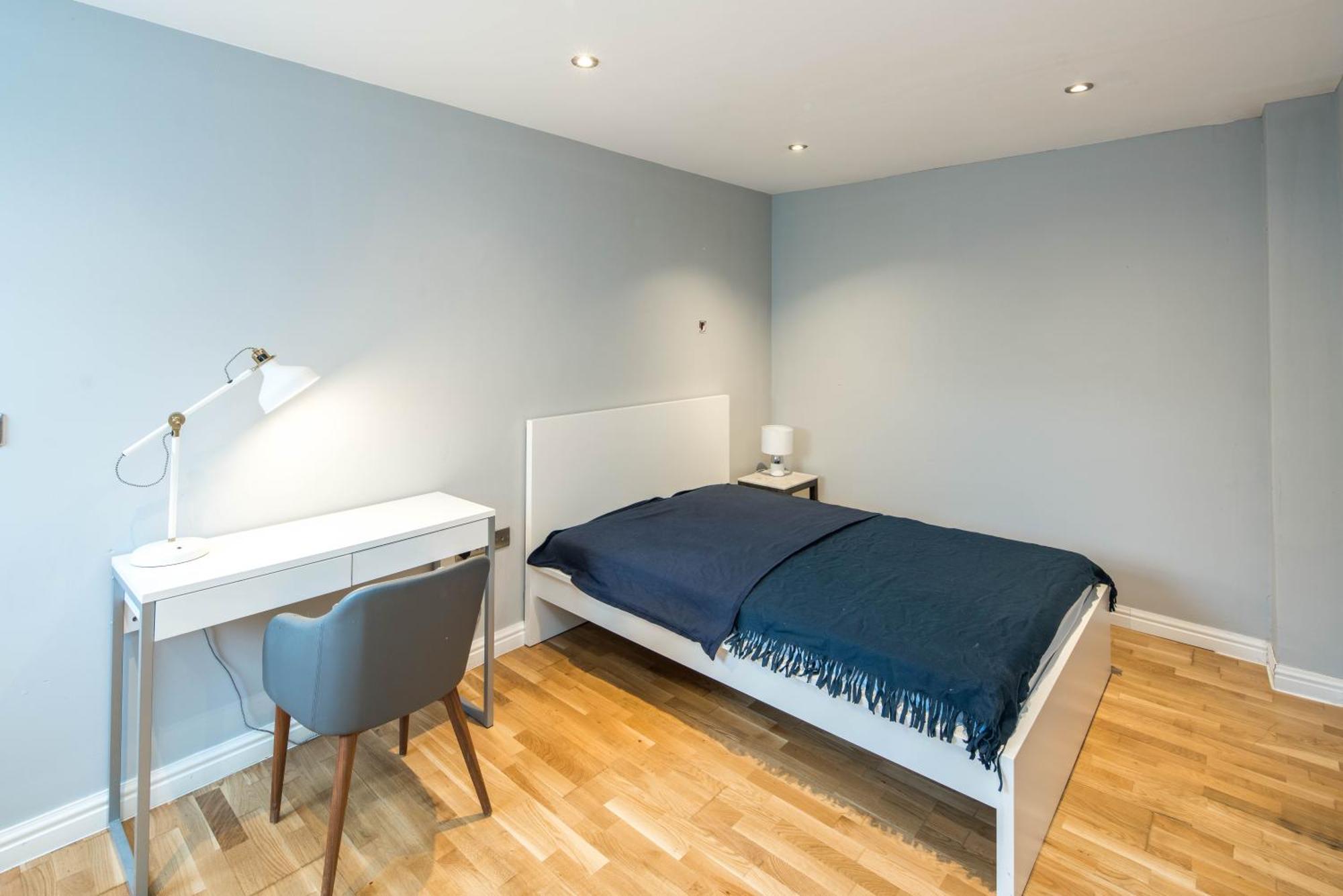 Cosy 2-beds, Shepherd Bush Apartment