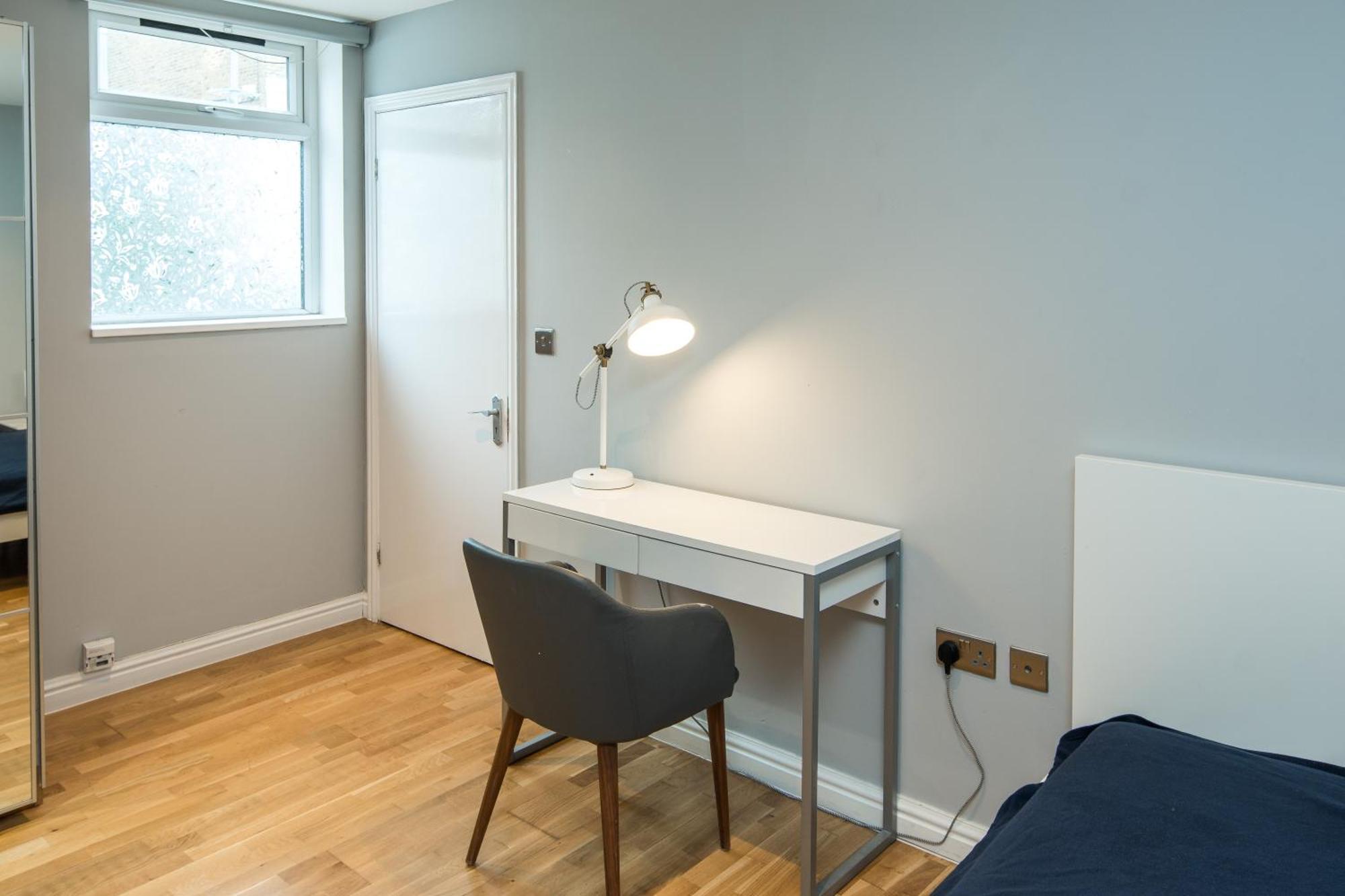 Cosy 2-beds, Shepherd Bush * London