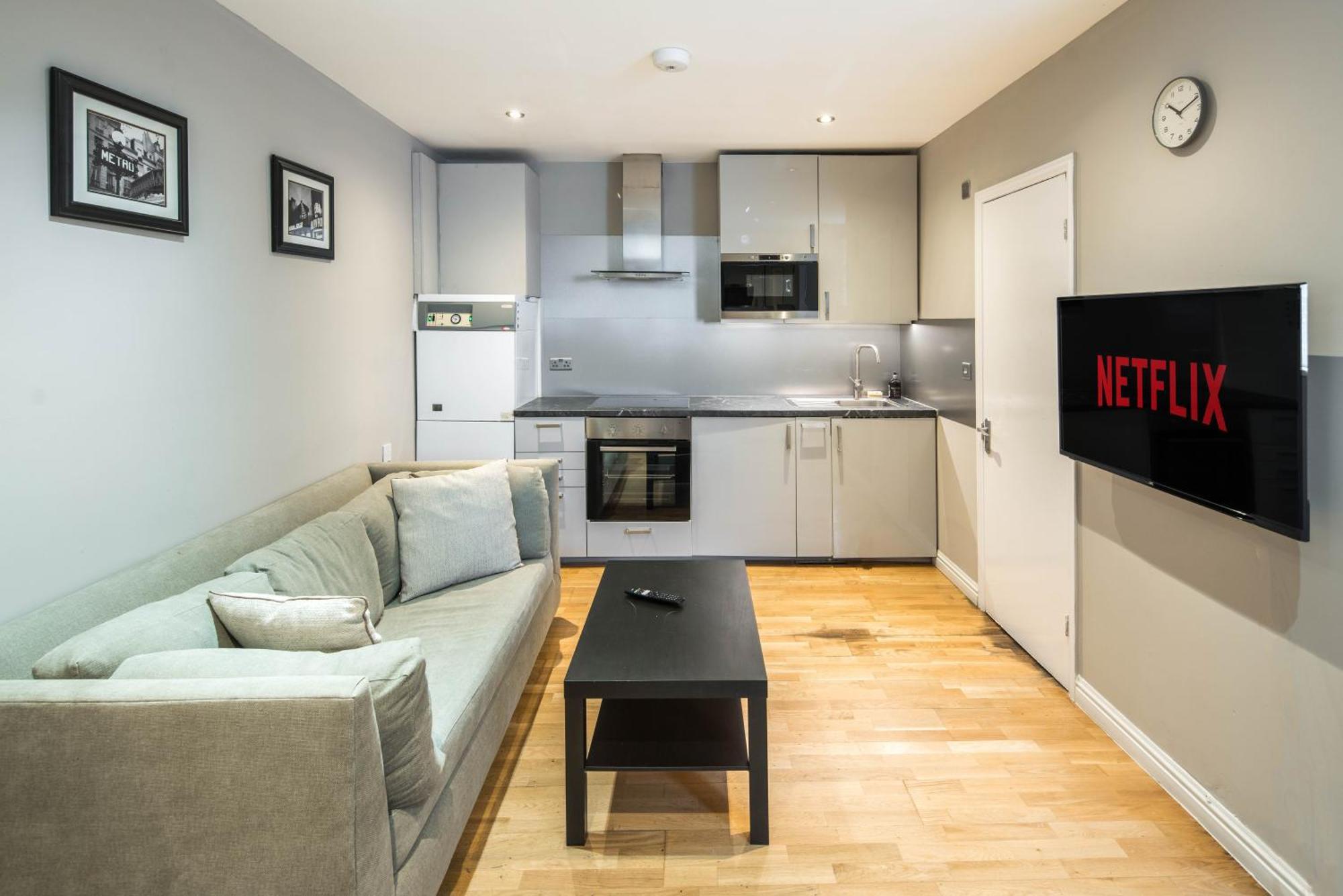 Cosy 2-beds, Shepherd Bush * London