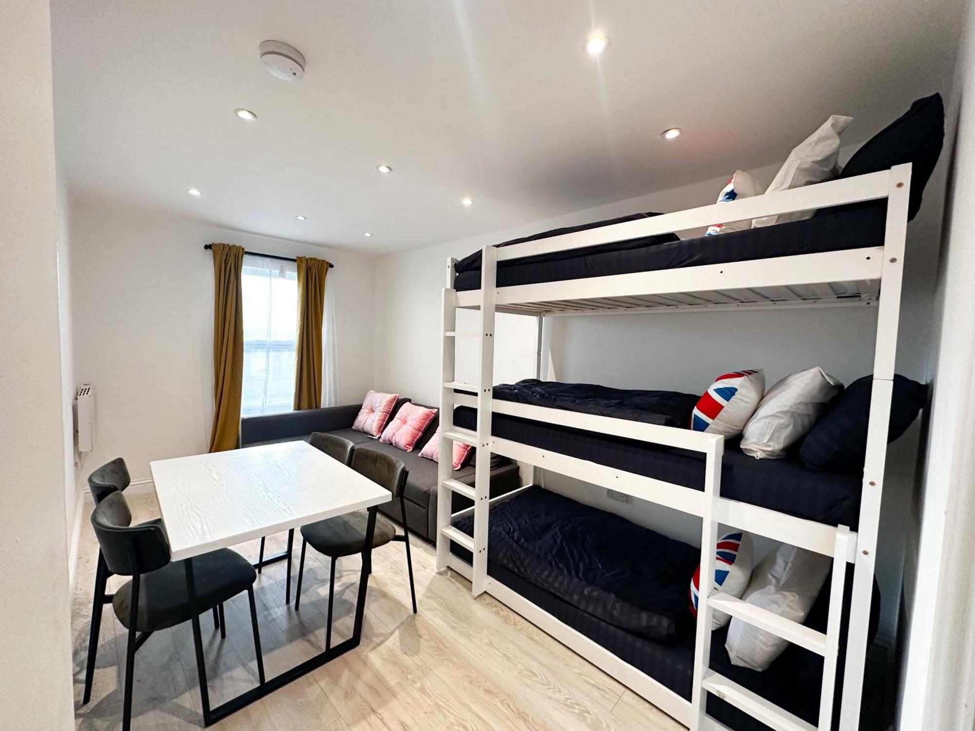 Flat A In Earlsfield Apartment