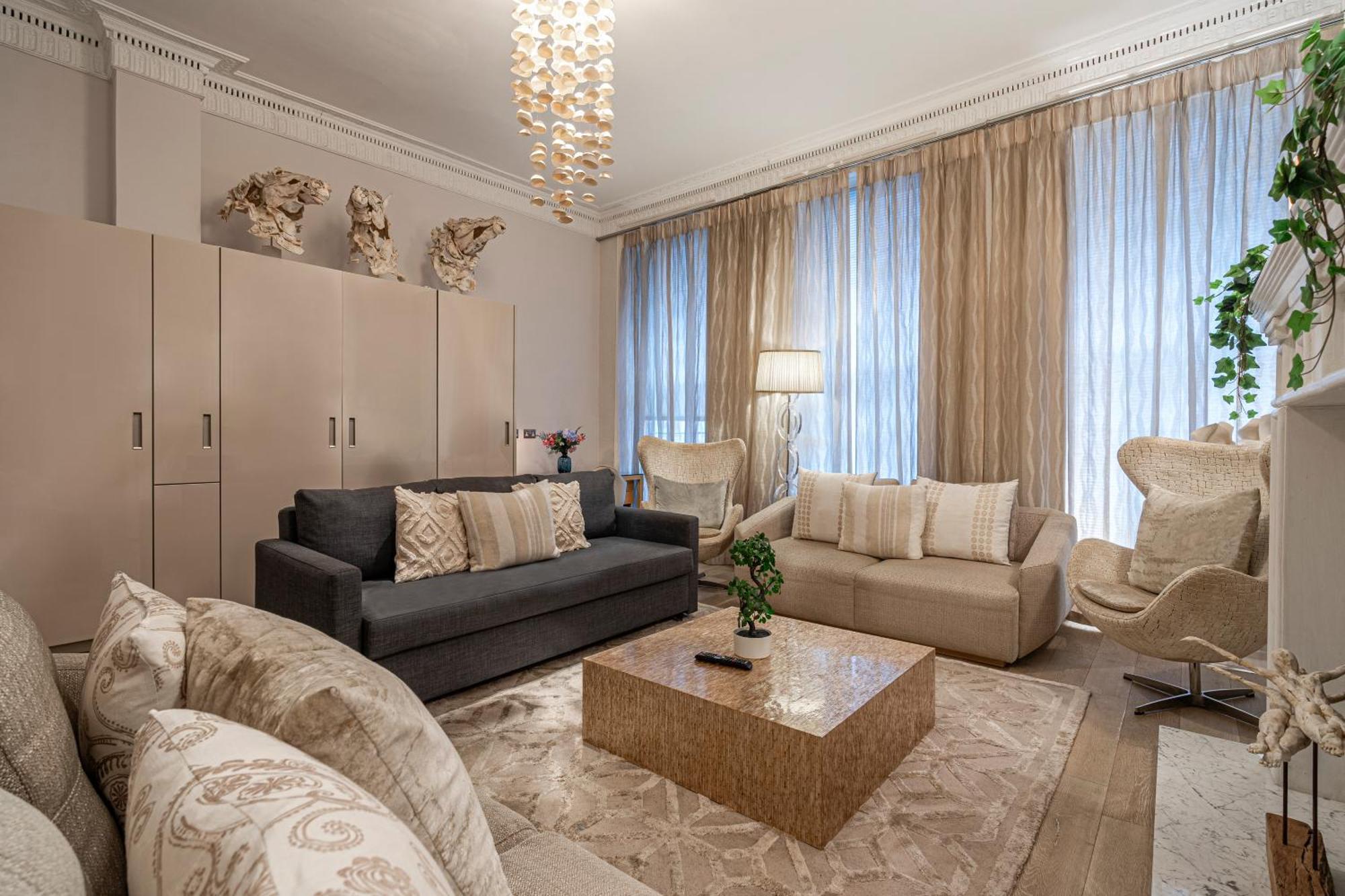 Trafalgar Square Apartment London