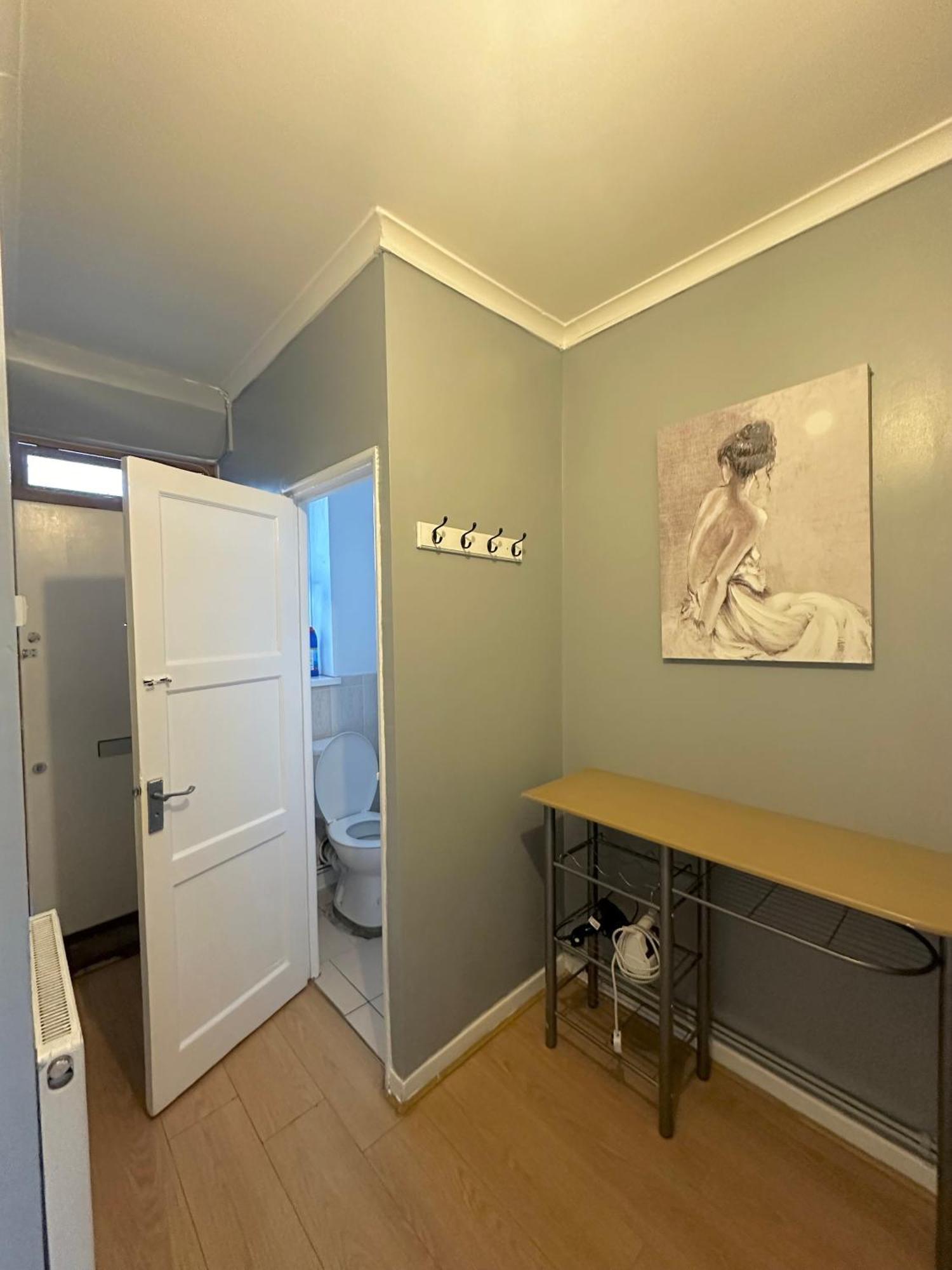1 Bedroom Flat In Whitechapel,