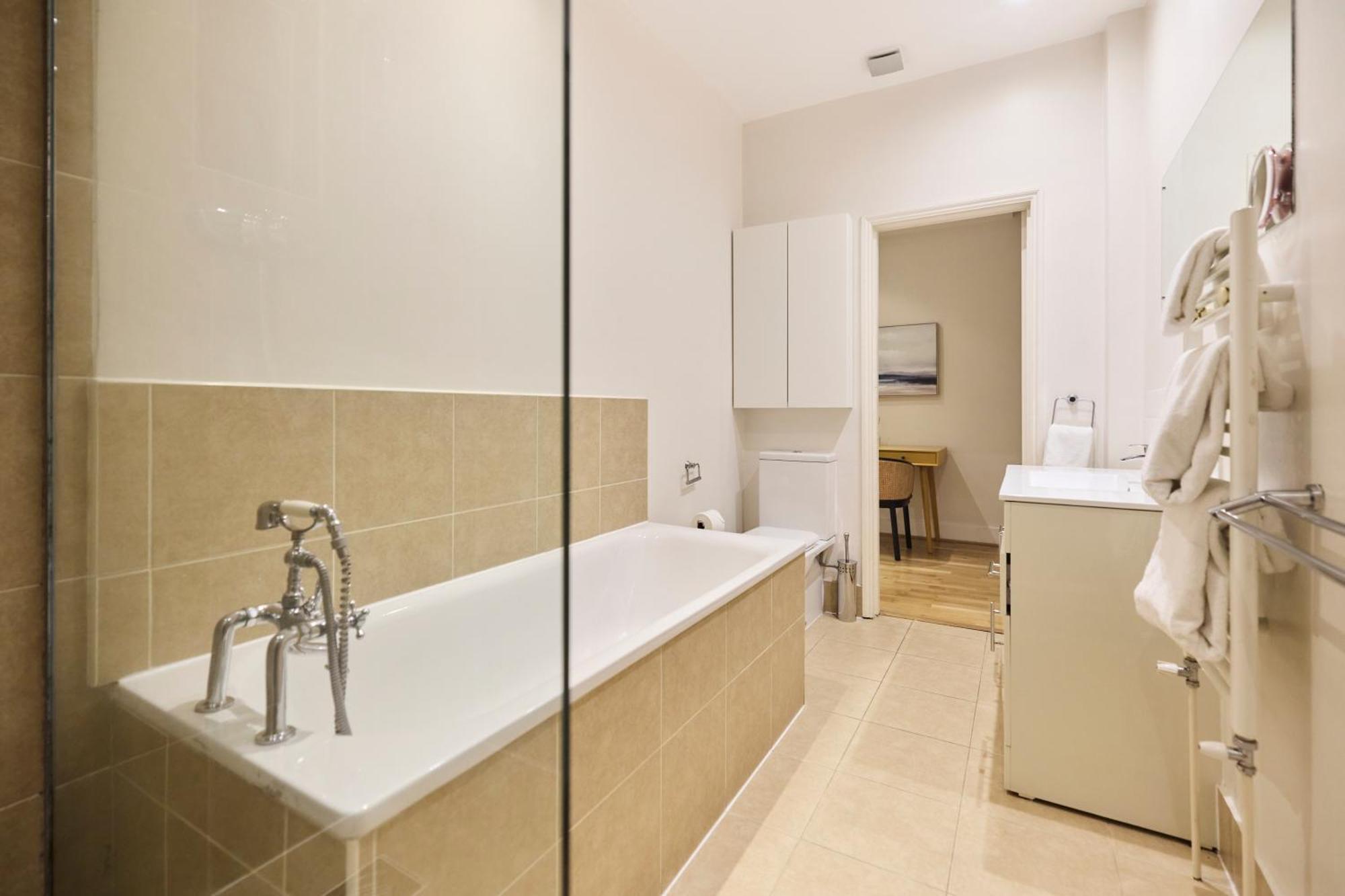The West Kensington Hideout - Cozy 2bdr Flat With Garden Londres