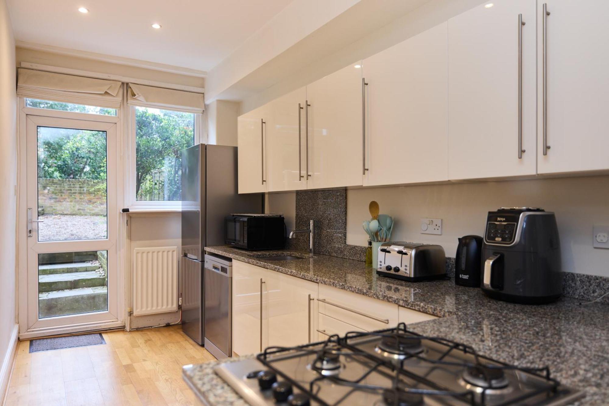 The West Kensington Hideout - Cozy 2bdr Flat With Garden Appartement