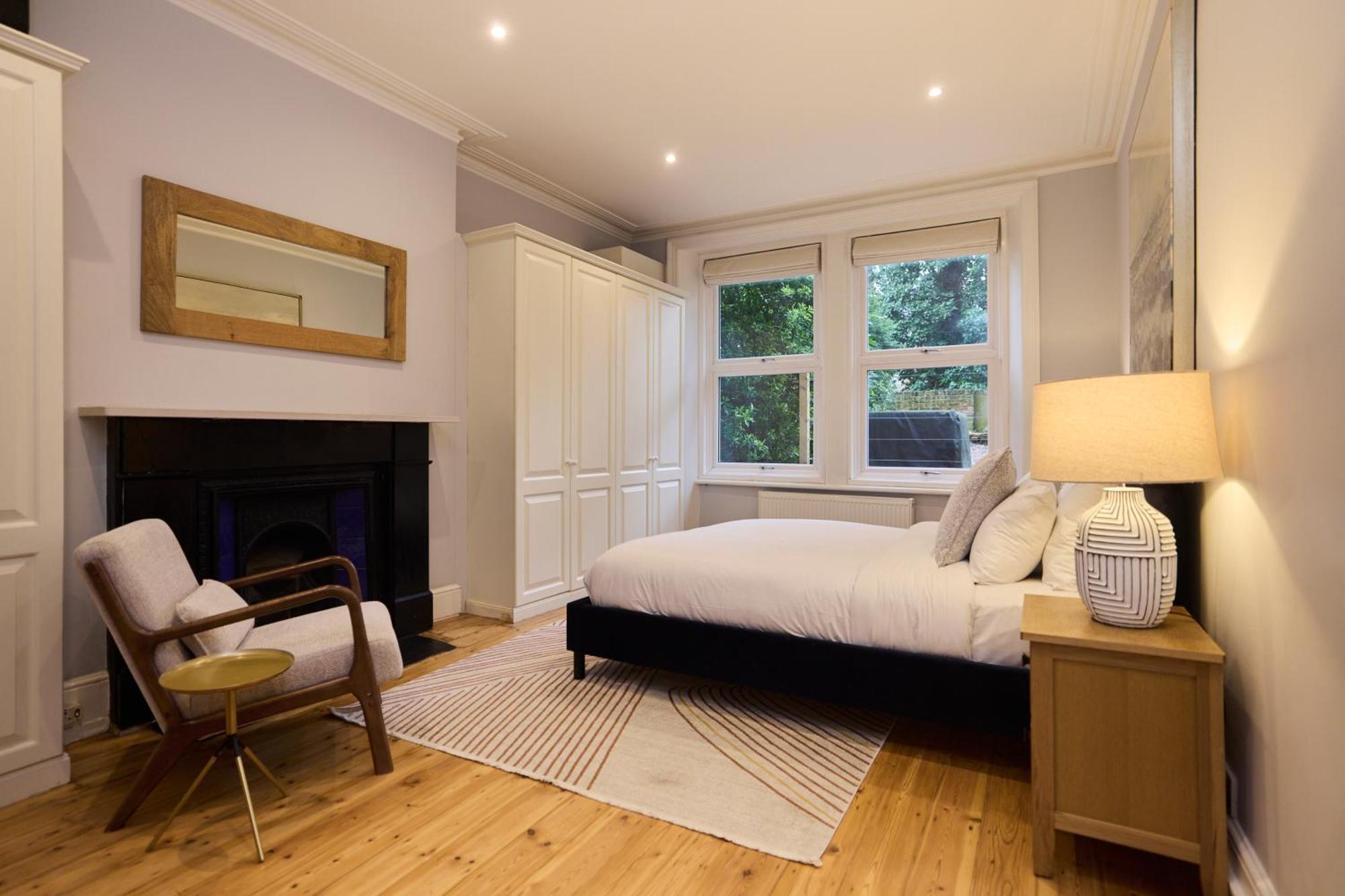The West Kensington Hideout - Cozy 2bdr Flat With Garden