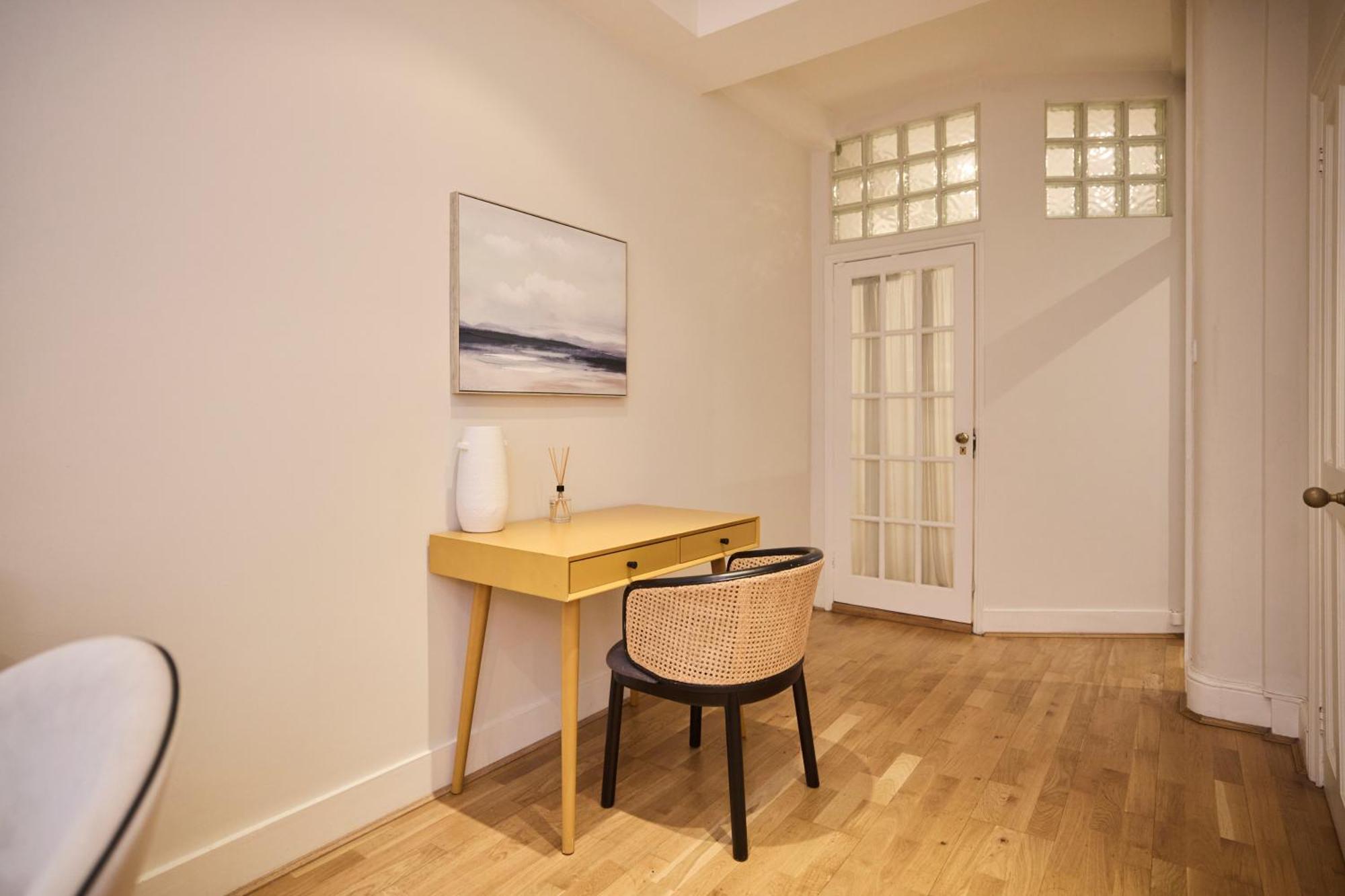 The West Kensington Hideout - Cozy 2bdr Flat With Garden