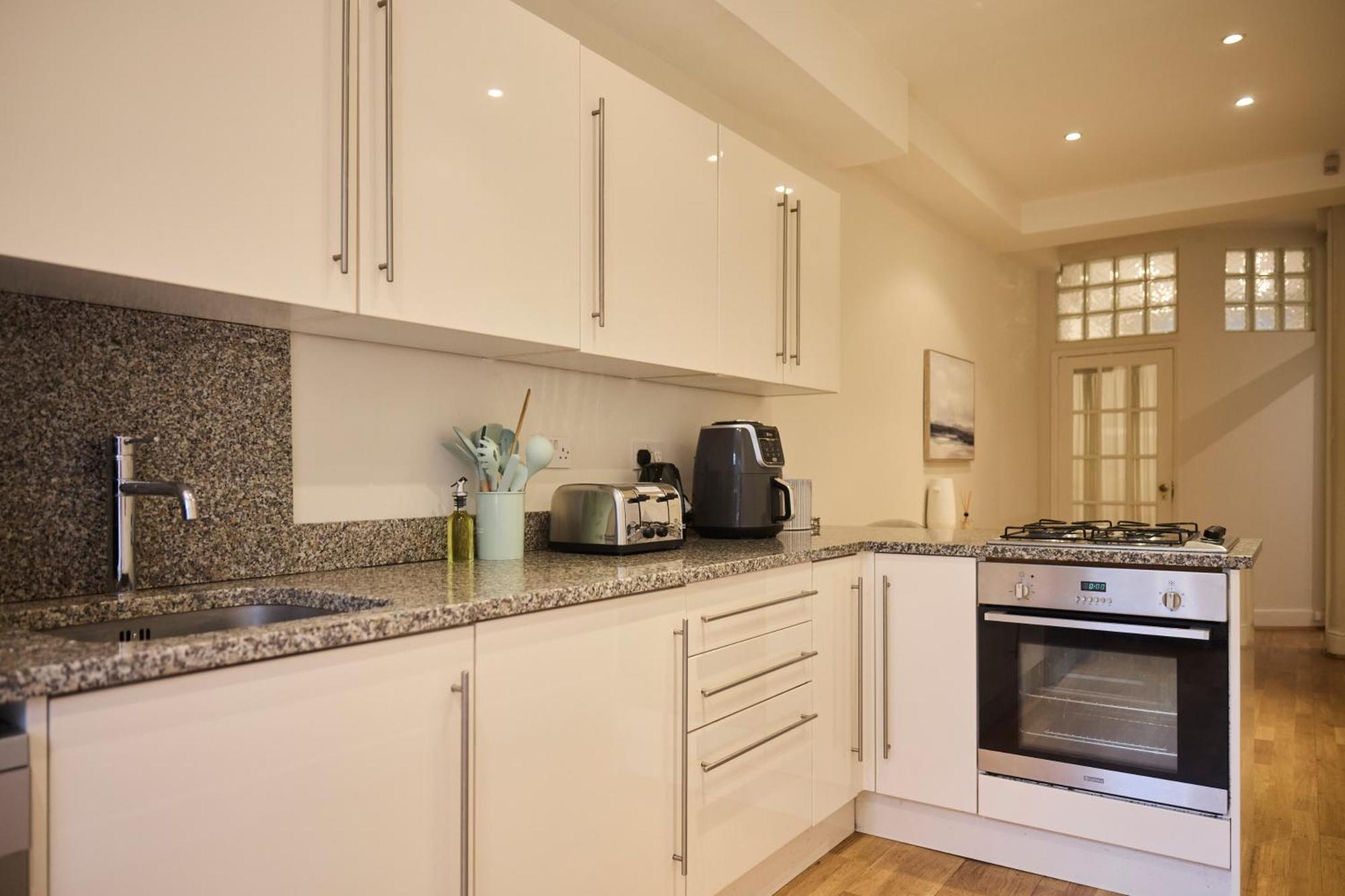The West Kensington Hideout - Cozy 2bdr Flat With Garden Londres