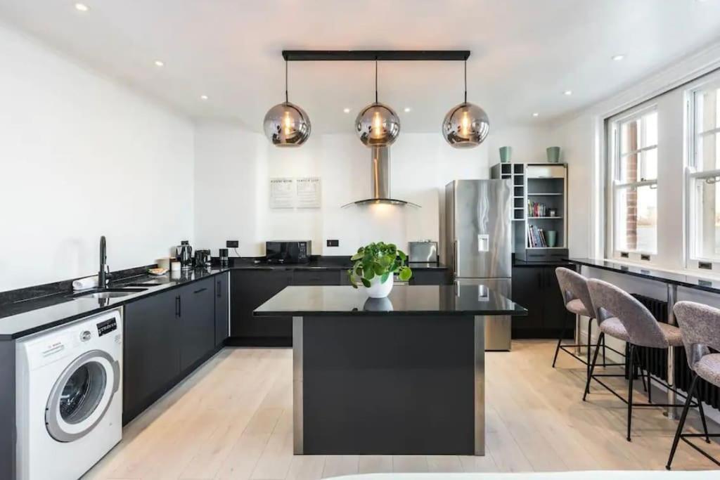 3 X Bedroom Riverside Flat With Hot Tub On Roof Terrace * Londres