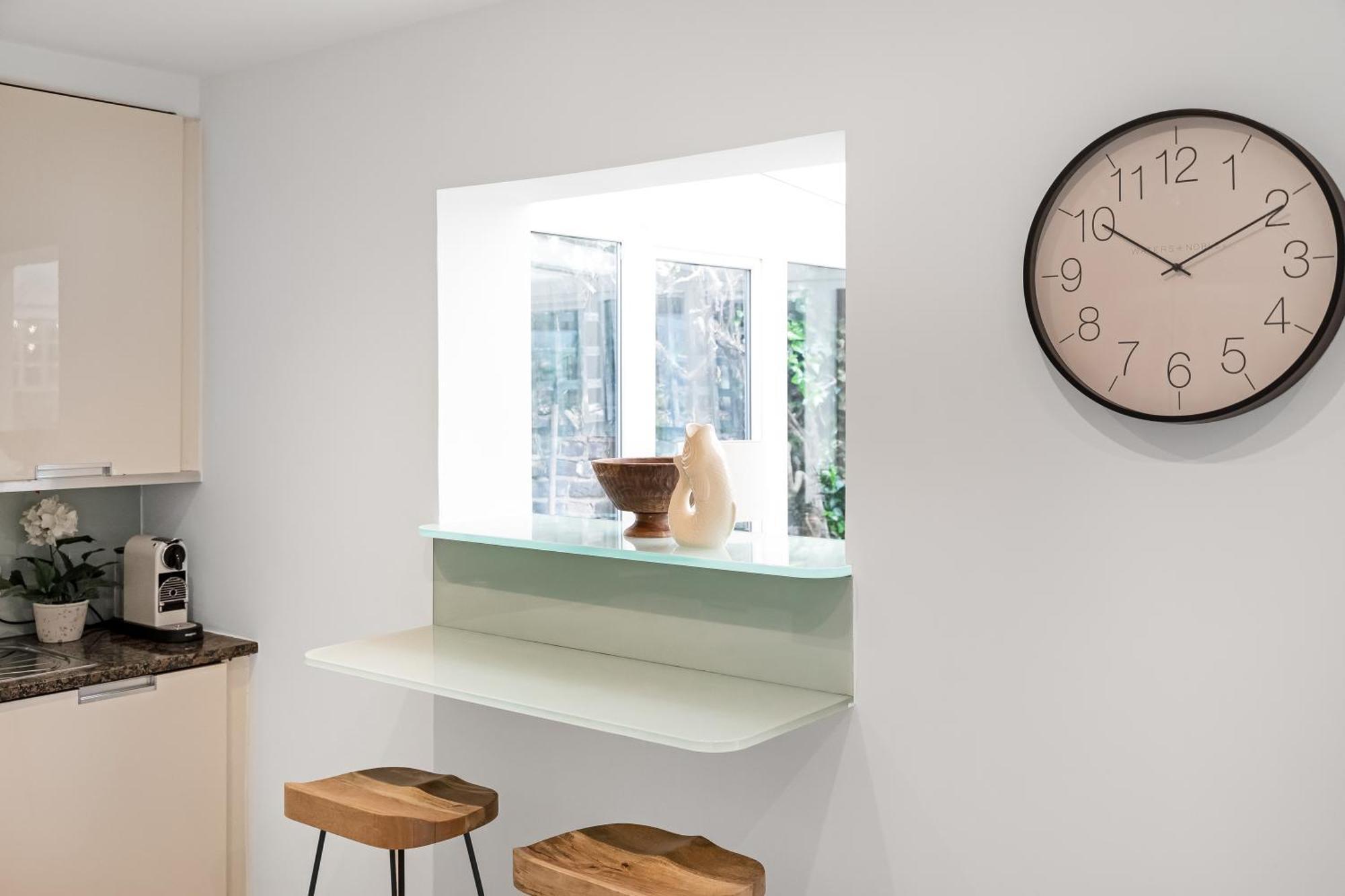 Stylish 2 Bed 2 Bath - Private Garden Appartement *