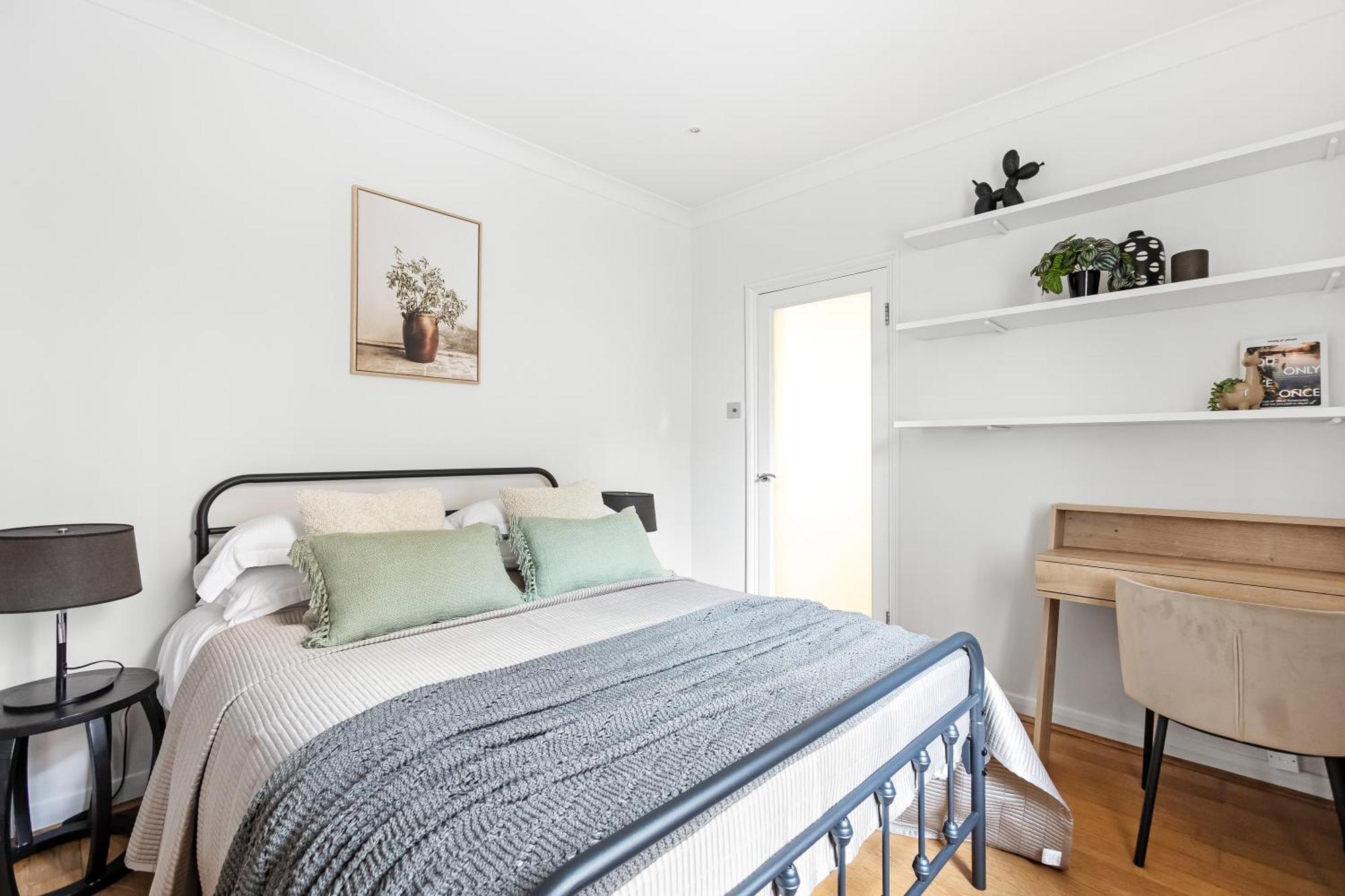 Stylish 2 Bed 2 Bath - Private Garden Appartement *