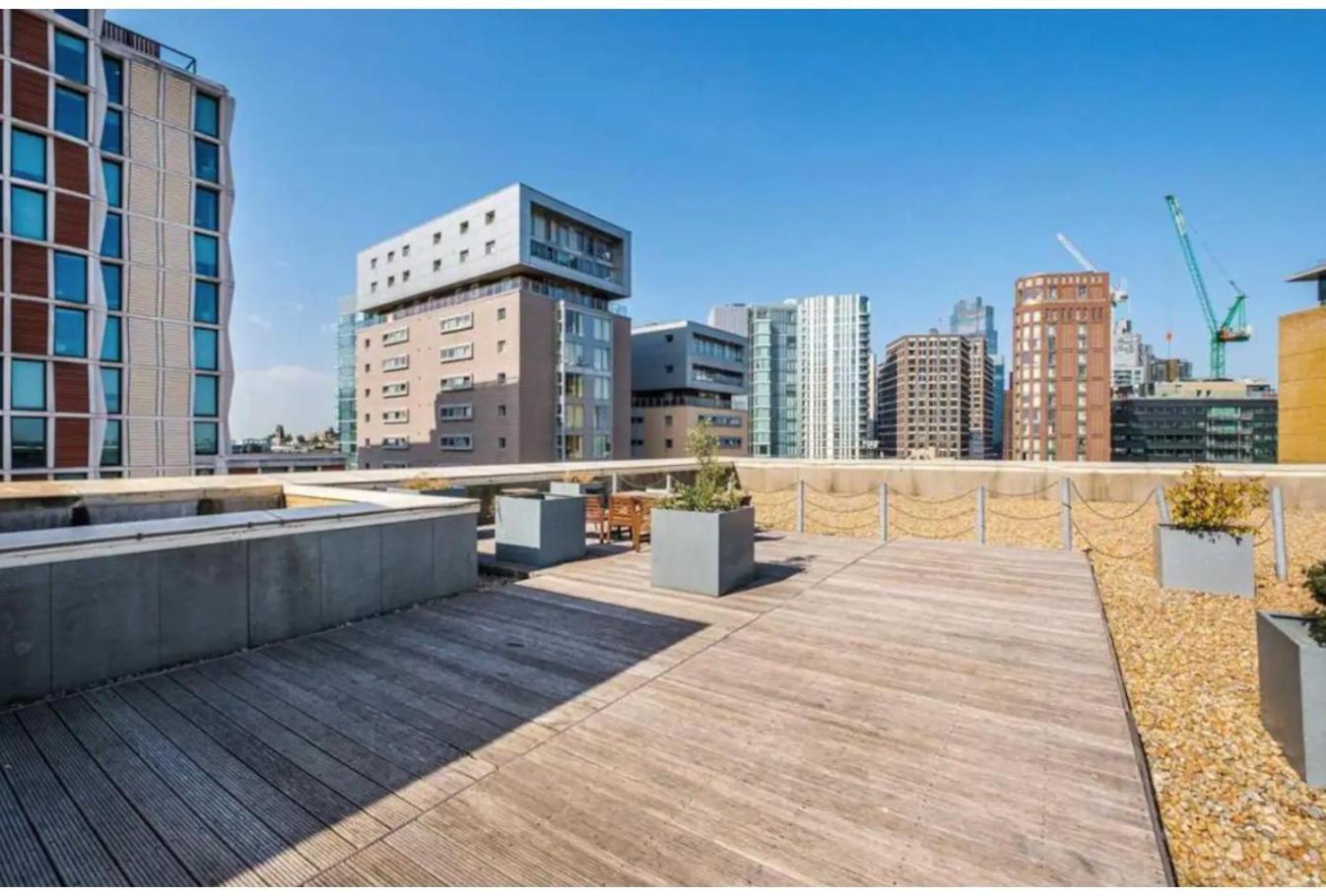 Superb Business Travellers Tower Of Appartement Londres
