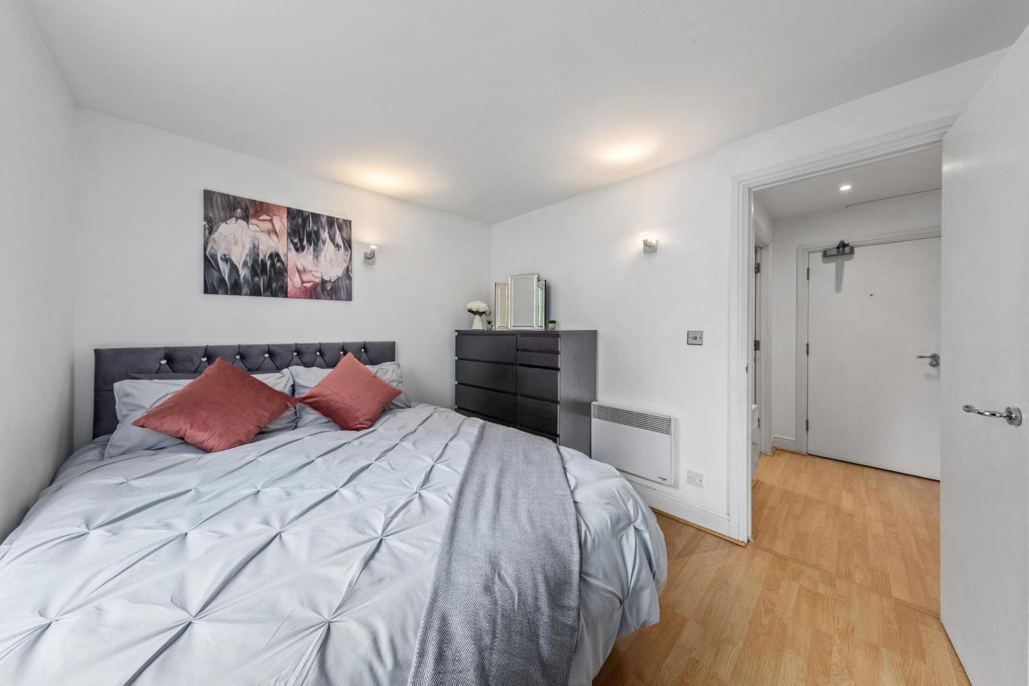 Superb Business Travellers Tower Of Londres