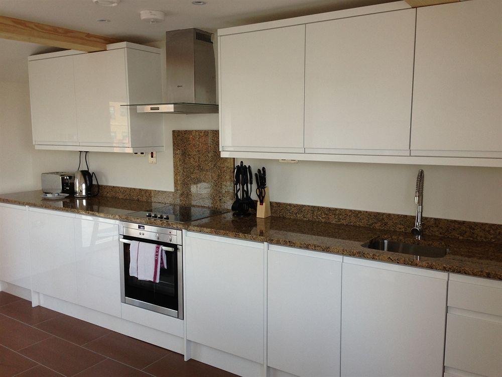 Max Serviced Commercial Road Apartamento