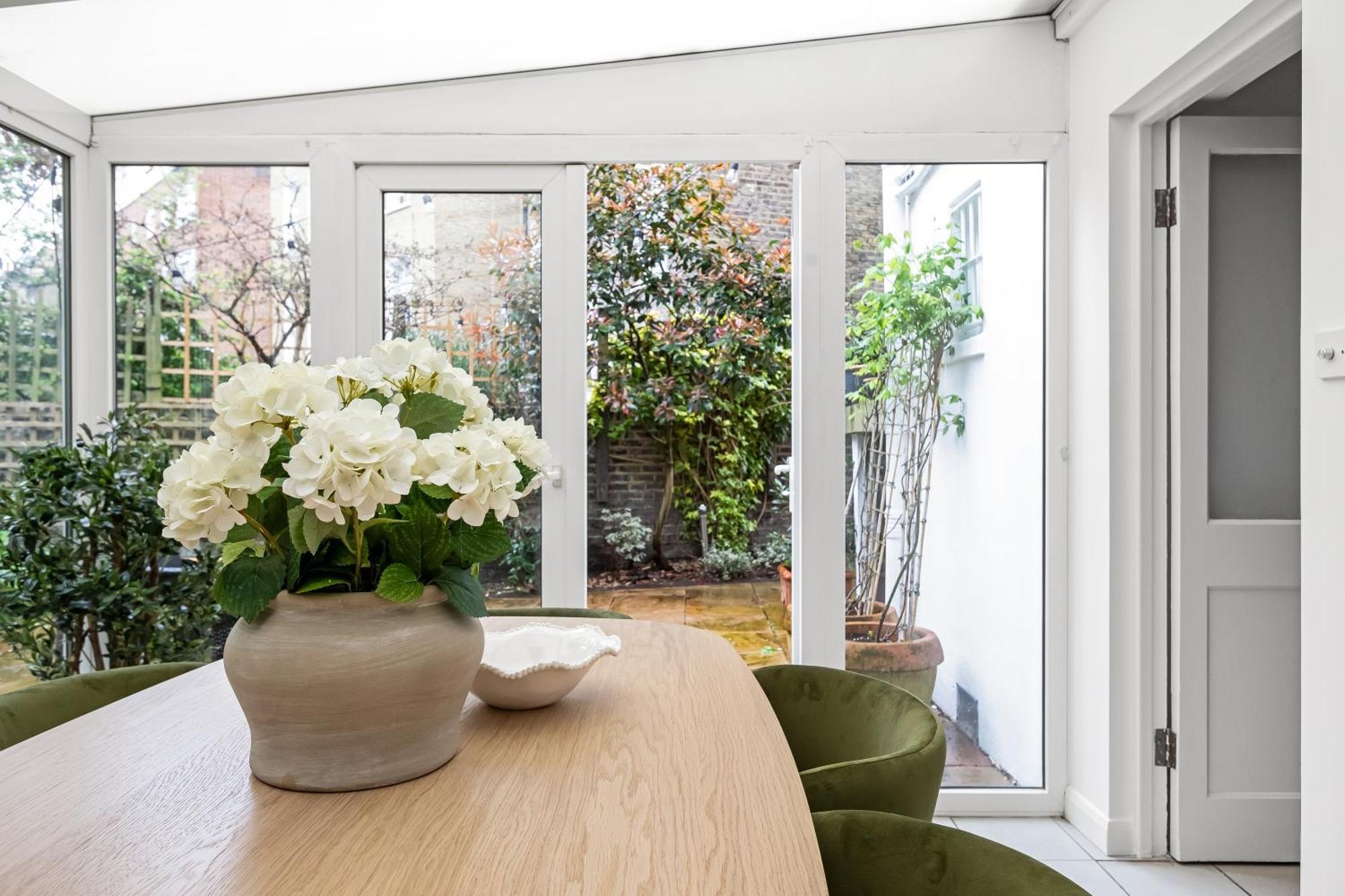 Stylish 2 Bed 2 Bath - Private Garden Apartamento *