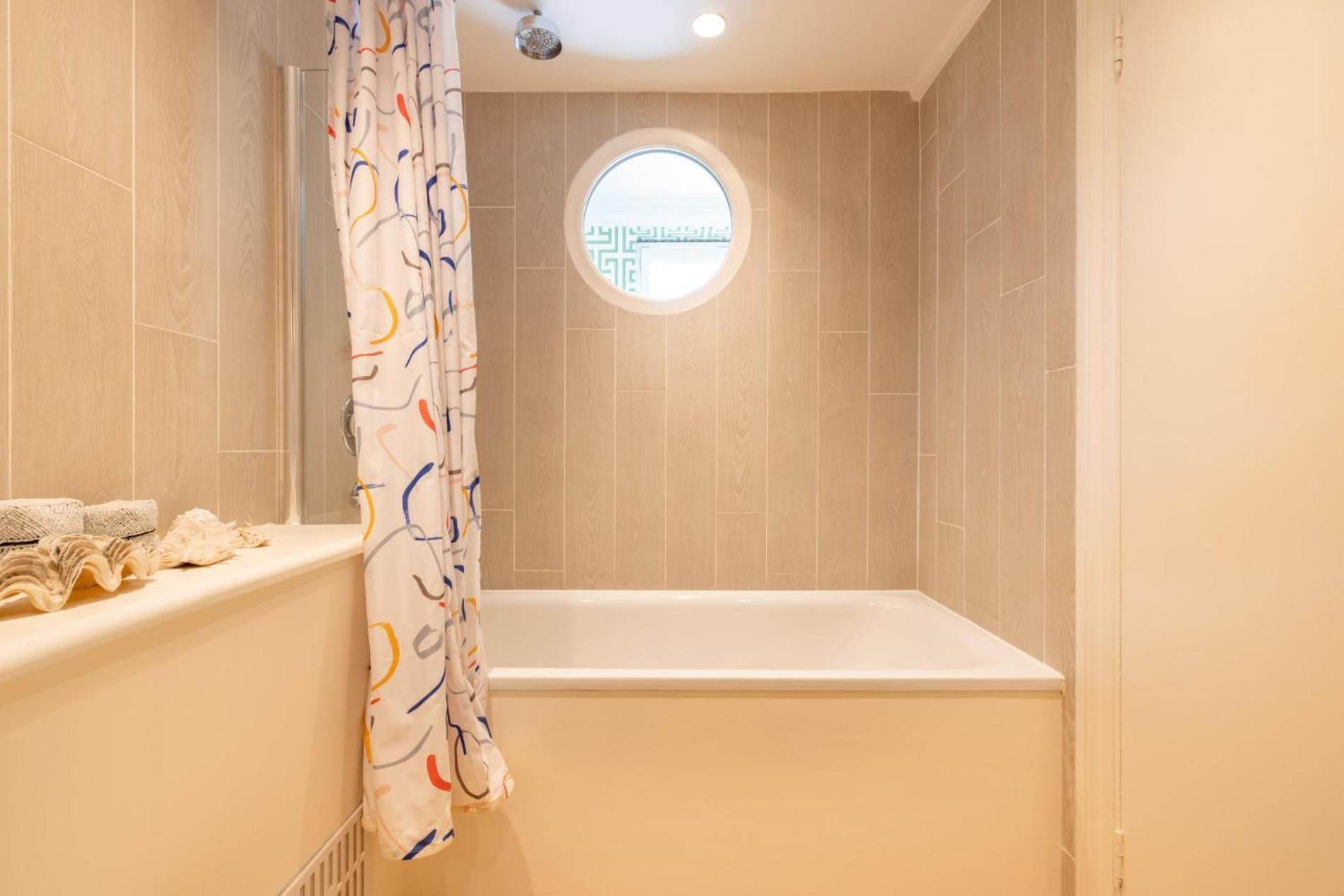 A Royal - Stylish 2 Bedroom In Kensington * Londres