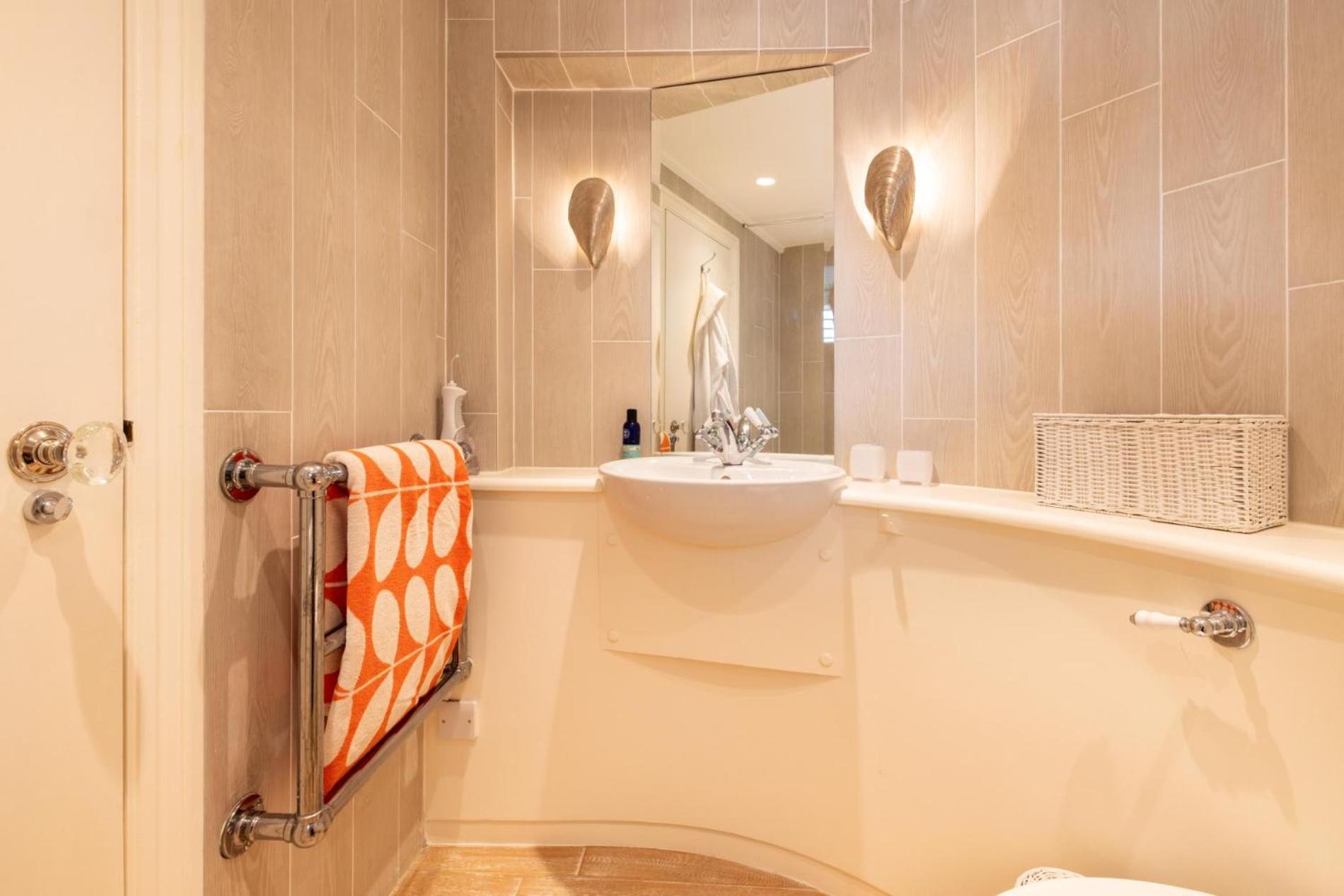 A Royal - Stylish 2 Bedroom In Kensington Appartement *