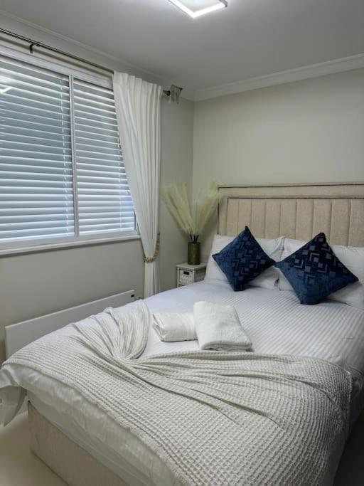 1 Bedroom Luxury Flat In Kensington