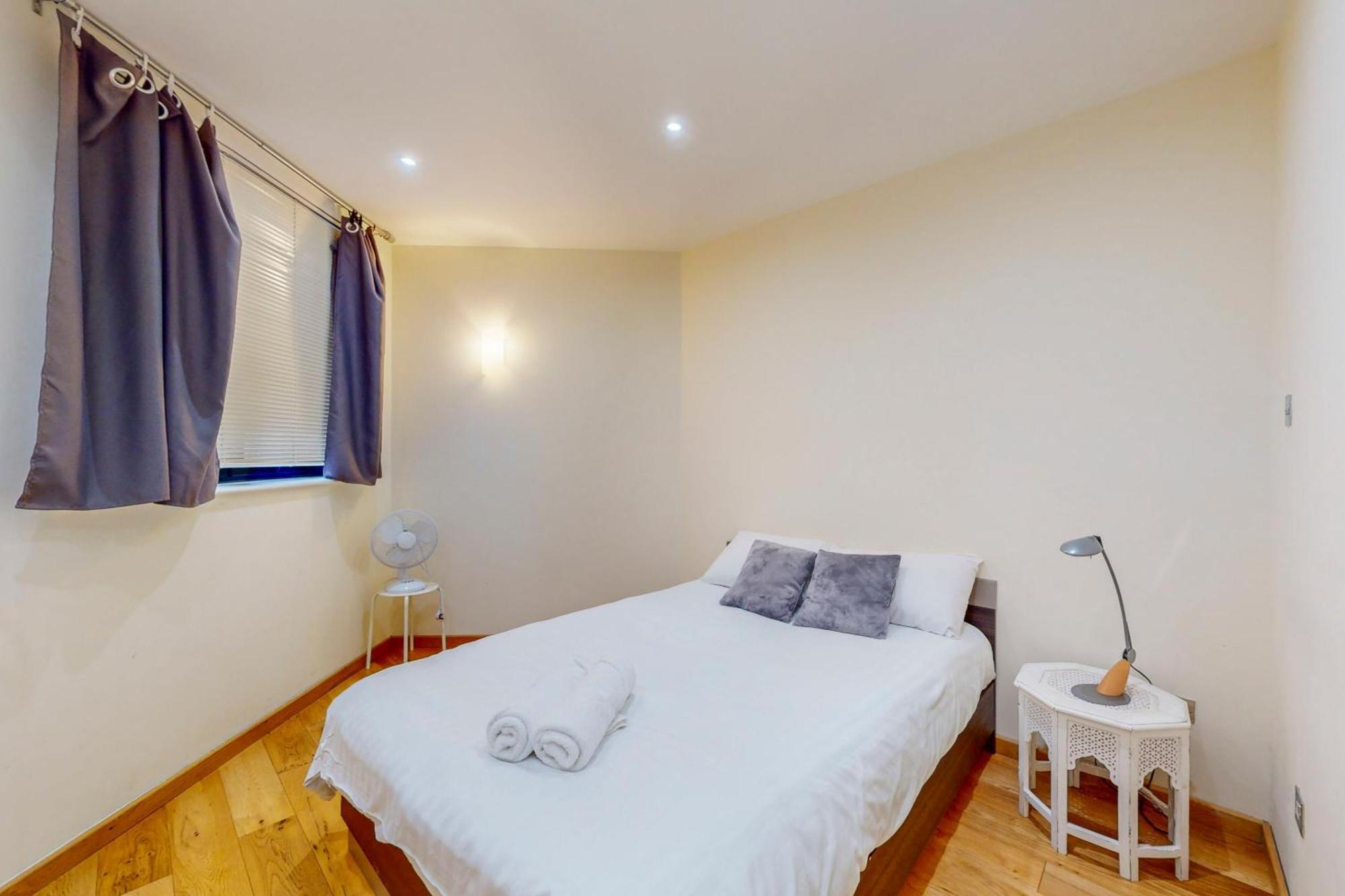 Beautiful 2bed With Lift In Kensington Apartamento