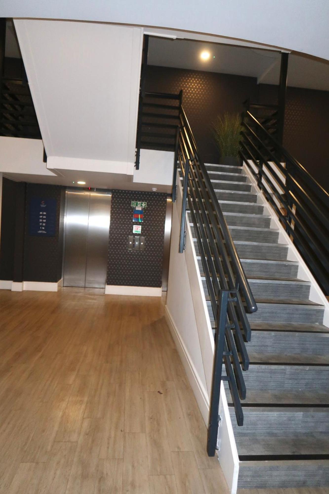 Luxury Capella Court *
