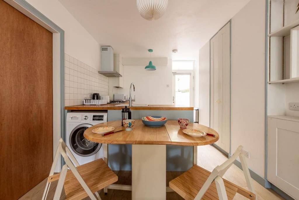 Lovely Self-contained Basement With Kitchen London