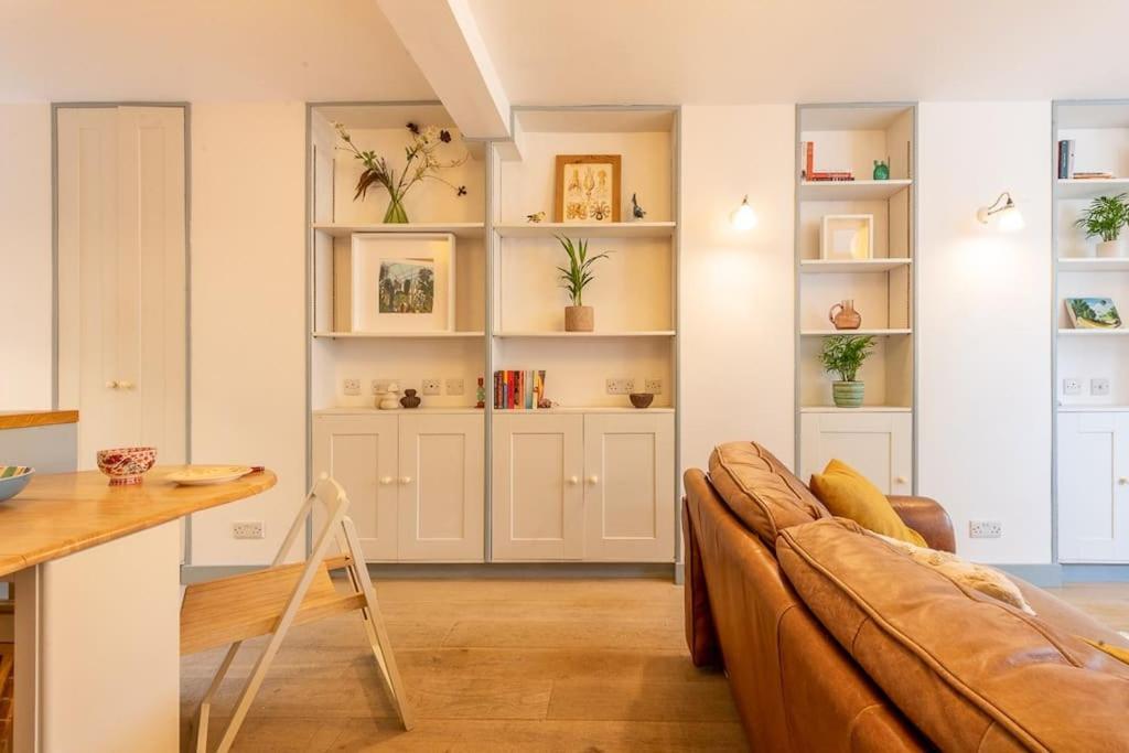 Lovely Self-contained Basement With Kitchen London