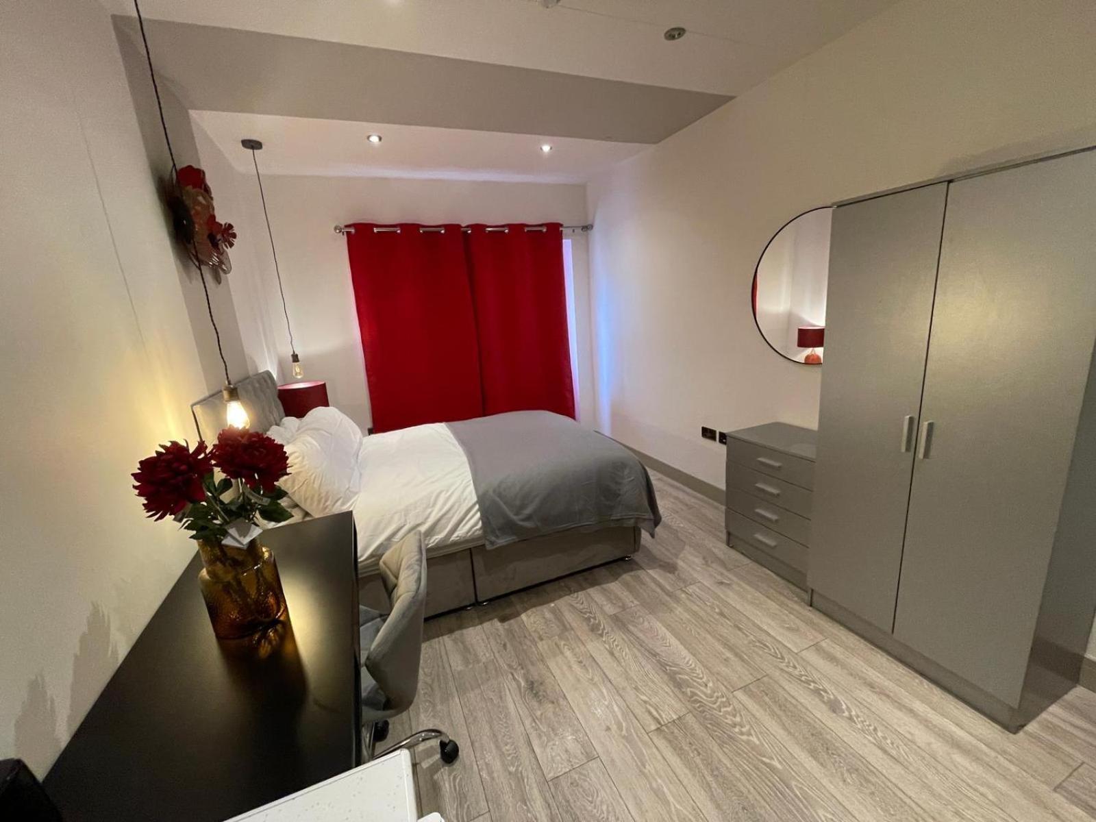 Letzi Private En-suite Near Wembley *