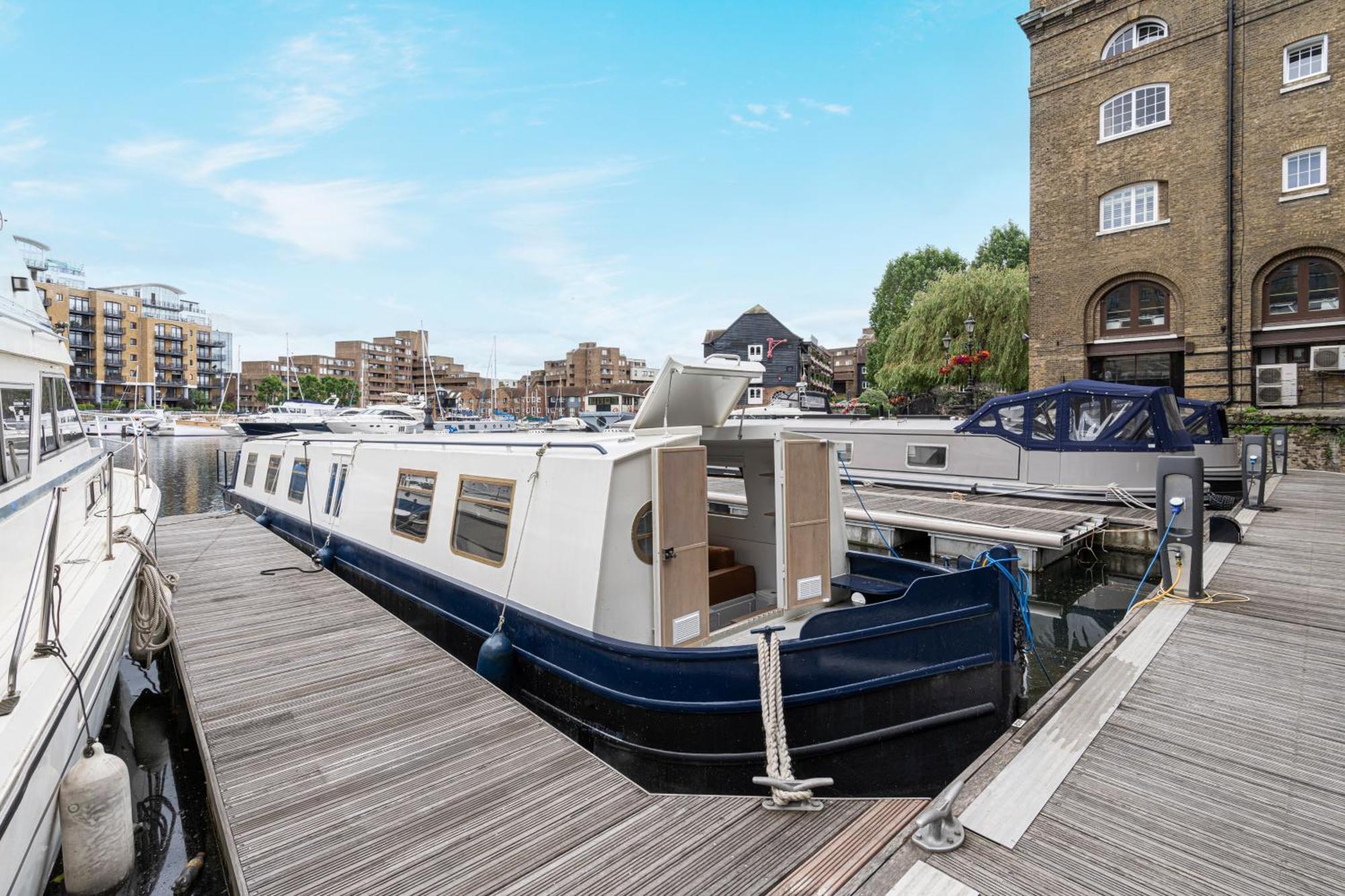 Botel Serenity In The Heart Of Londres