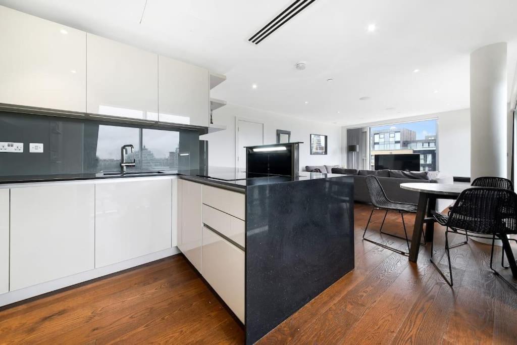Appartement 2 Bed Riverside Londres