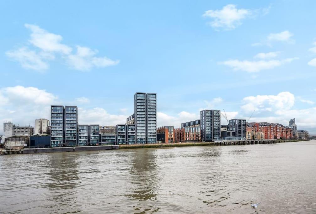 2 Bed Riverside Appartement Londres