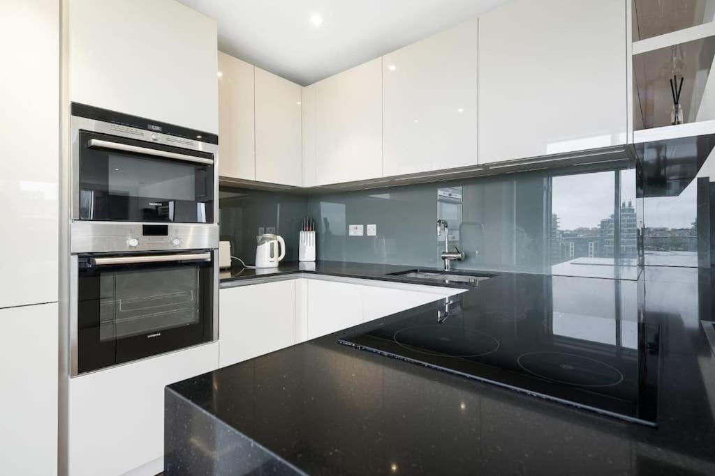 2 Bed Riverside Appartement Londres