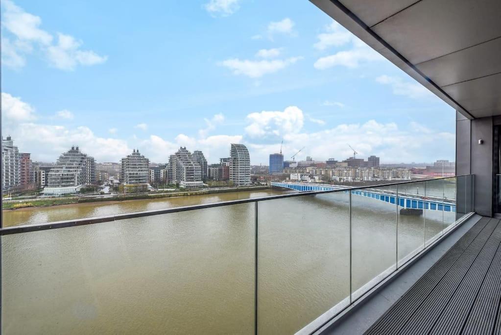 2 Bed Riverside Appartement *