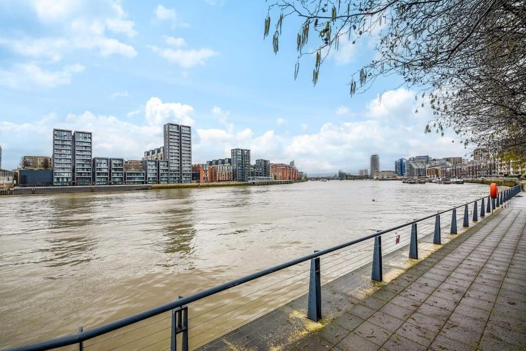 2 Bed Riverside Appartement *