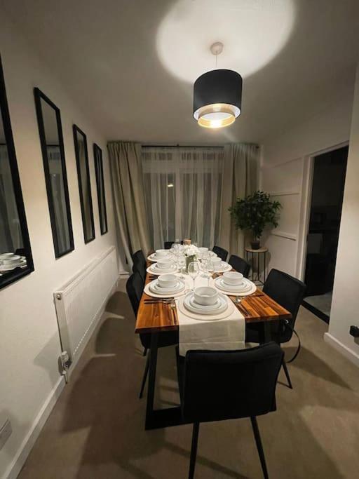 Elegant Cosy In Wembley 8 Max + Driveway * Londres