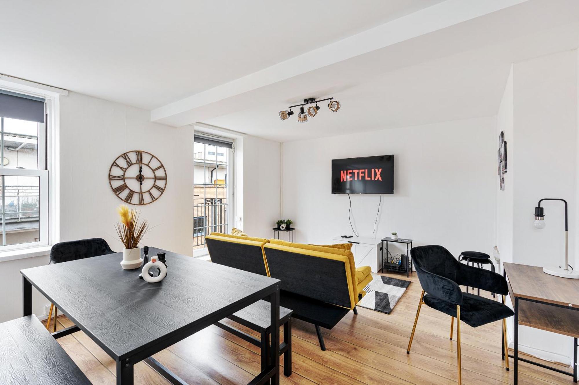 Apartment Sleek Shoreditch Hideout - 2 Bed Gem With Balcony In London