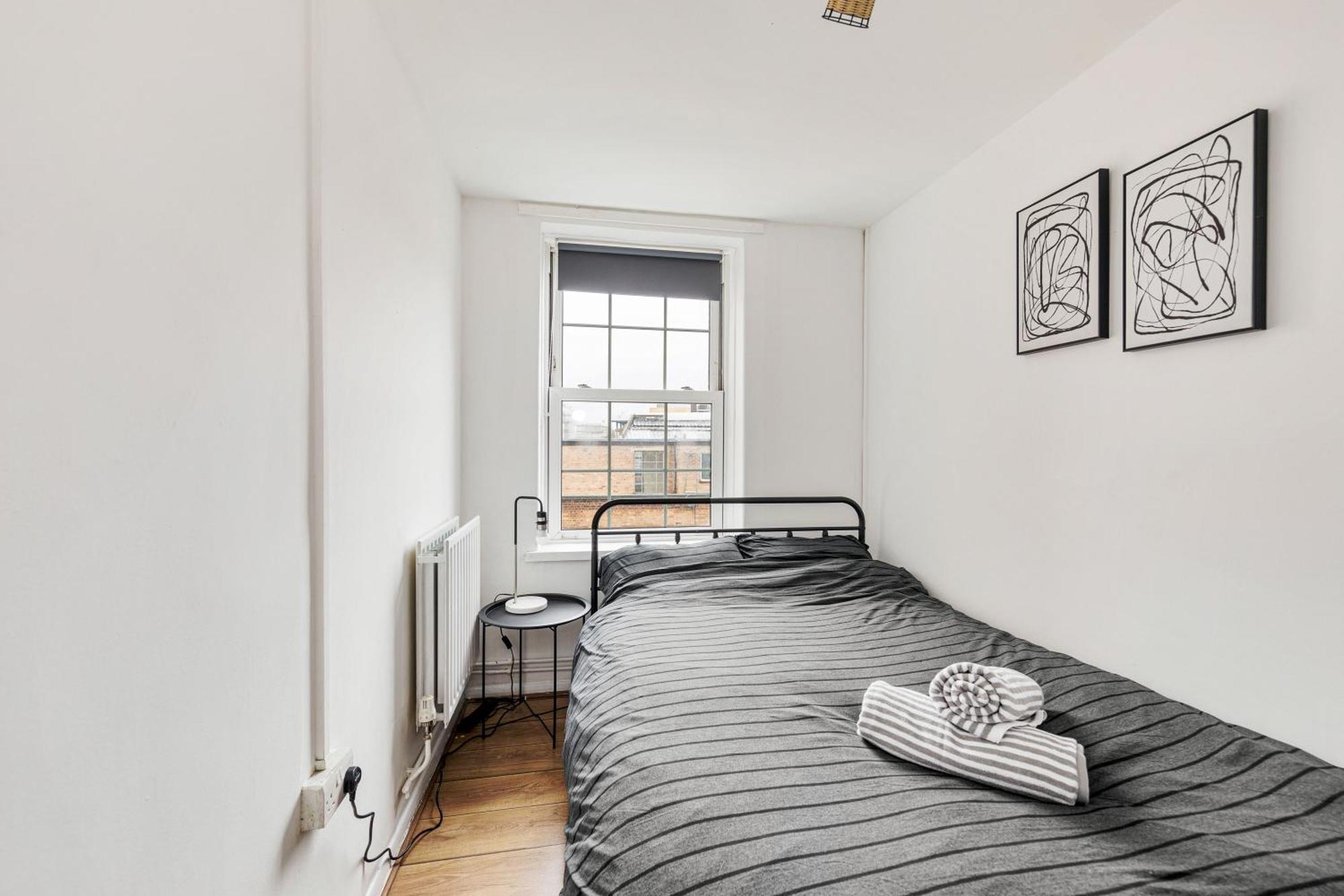 Sleek Shoreditch Hideout - 2 Bed Gem With Balcony In Apartment *