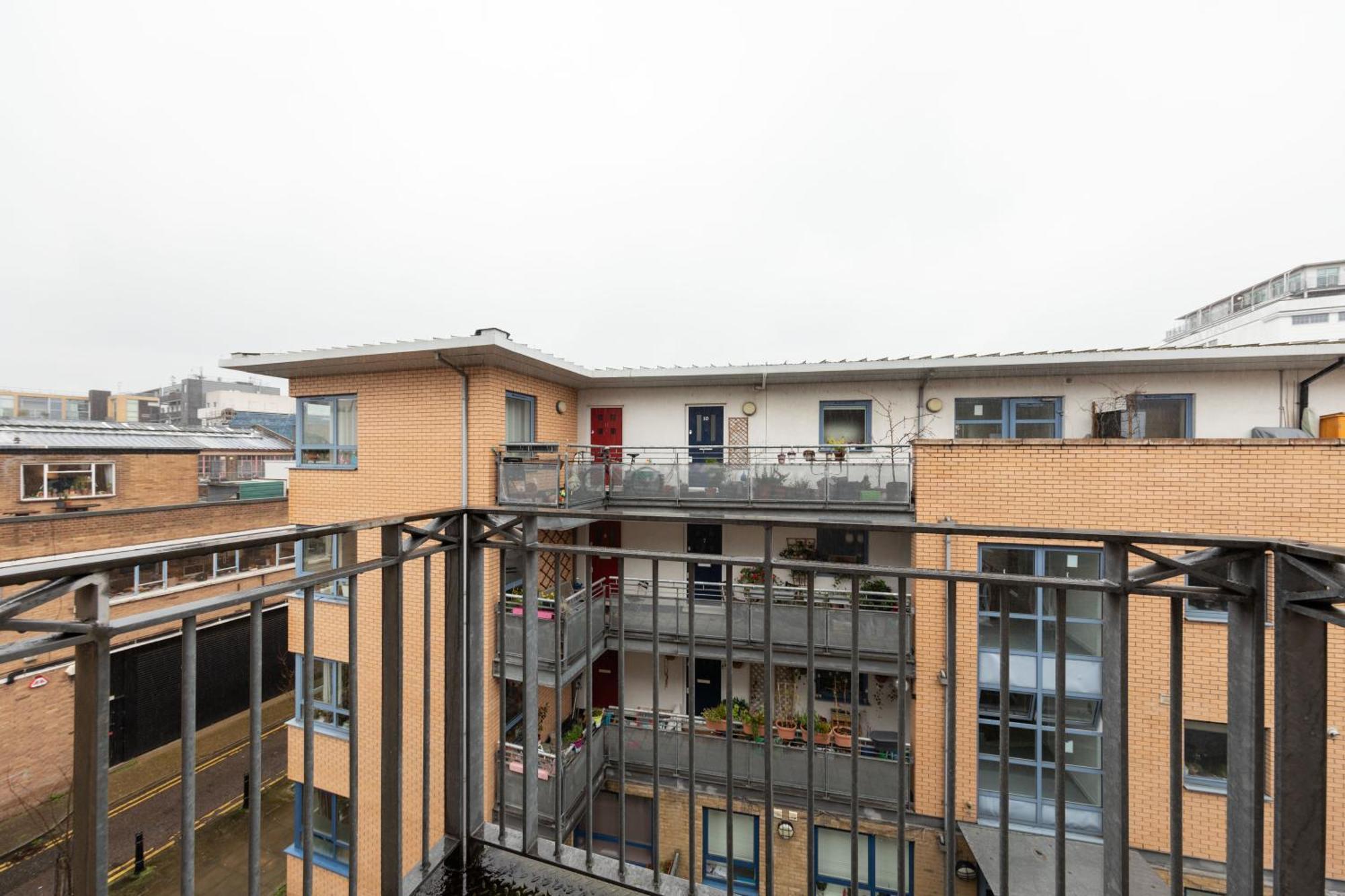 Apartment Sleek Shoreditch Hideout - 2 Bed Gem With Balcony In *