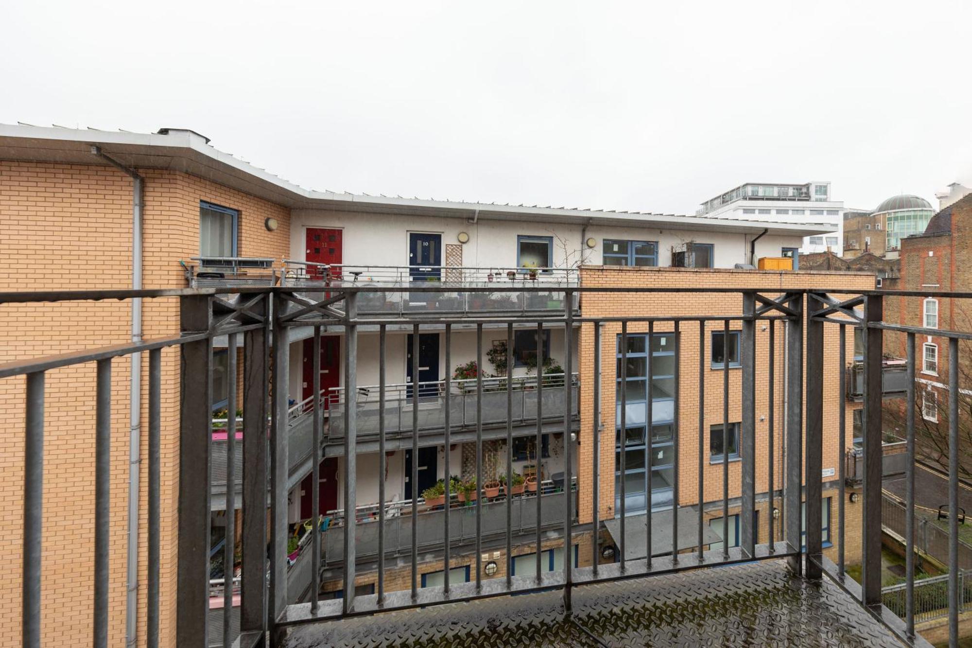 Apartment Sleek Shoreditch Hideout - 2 Bed Gem With Balcony In *