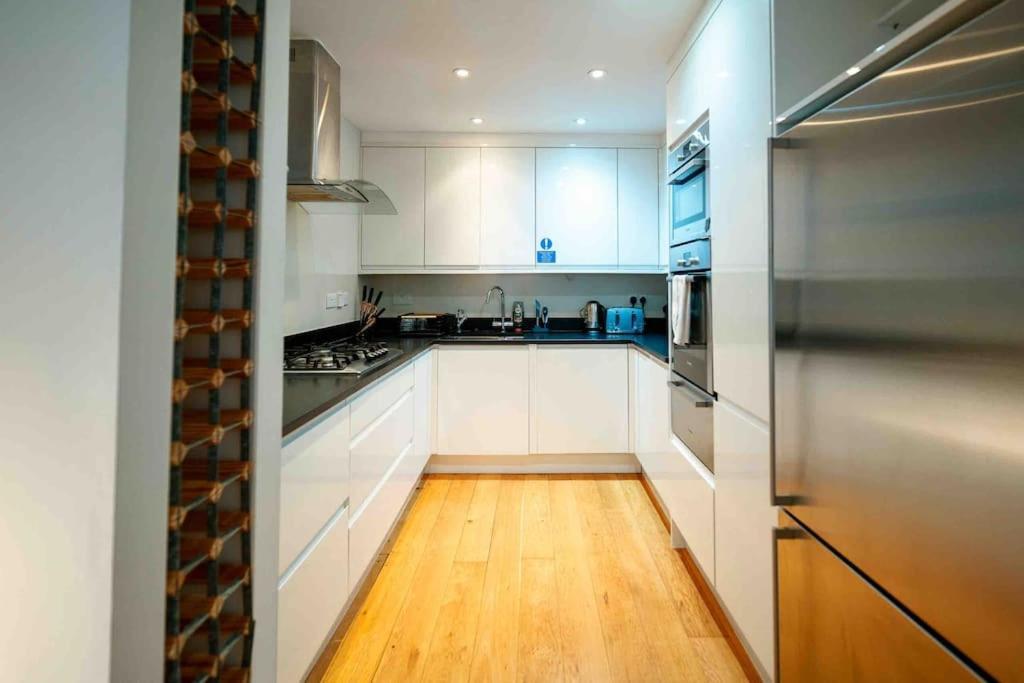 Spacious And Cosy 3brs 5f House In Heart Of Londres