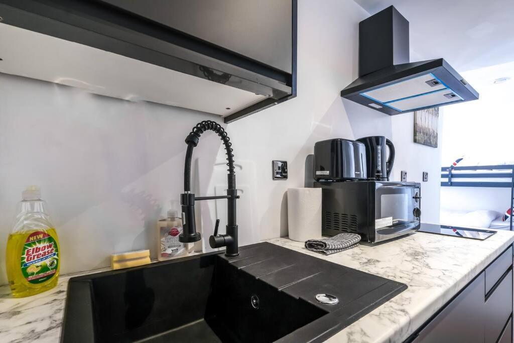 Quaint And Spacious Piccadilly Sleep 6 Vrd Apartamento Londres